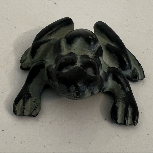 Vintage Virginia Metalcrafters Cast Iron 3” Frog Paperweight - Picture 2 of 10